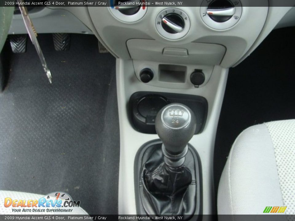 2009 Hyundai Accent GLS 4 Door Platinum Silver / Gray Photo #16