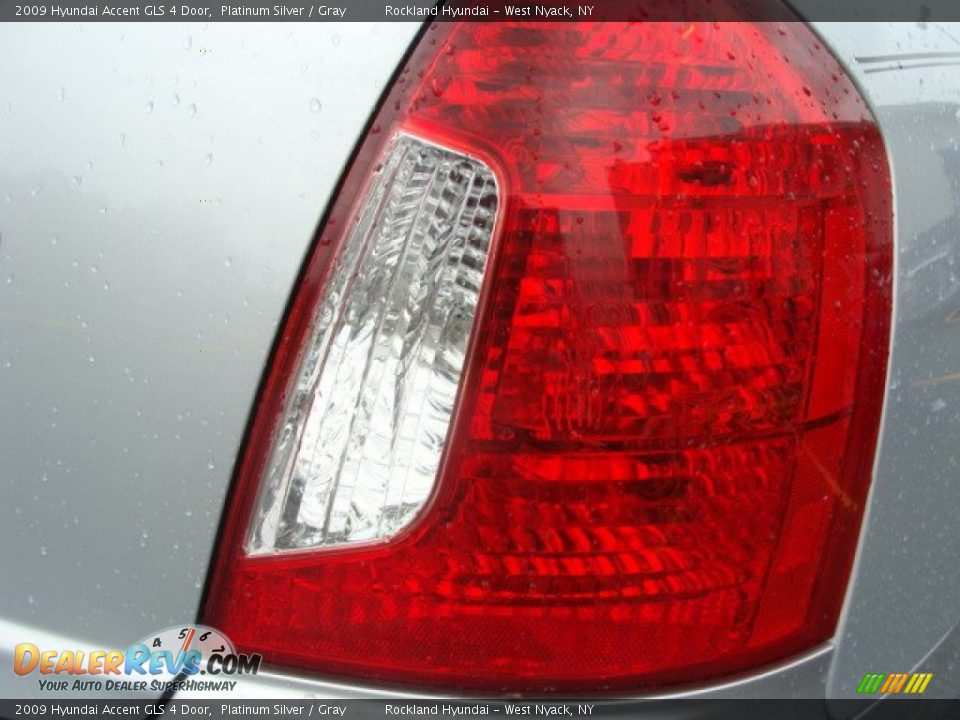 2009 Hyundai Accent GLS 4 Door Platinum Silver / Gray Photo #19