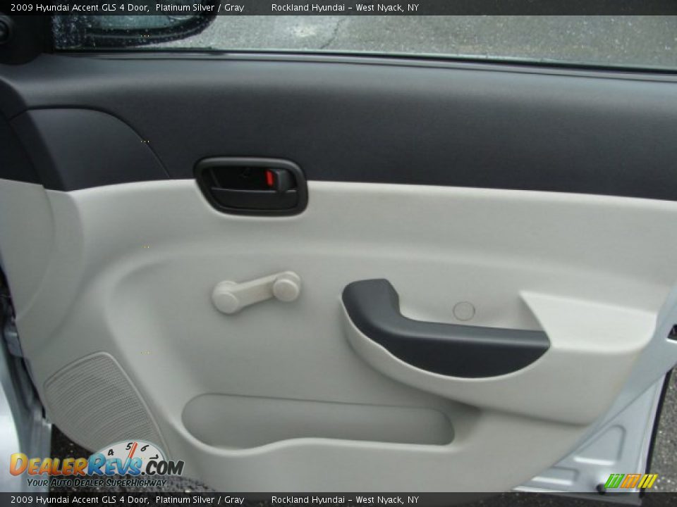 2009 Hyundai Accent GLS 4 Door Platinum Silver / Gray Photo #21