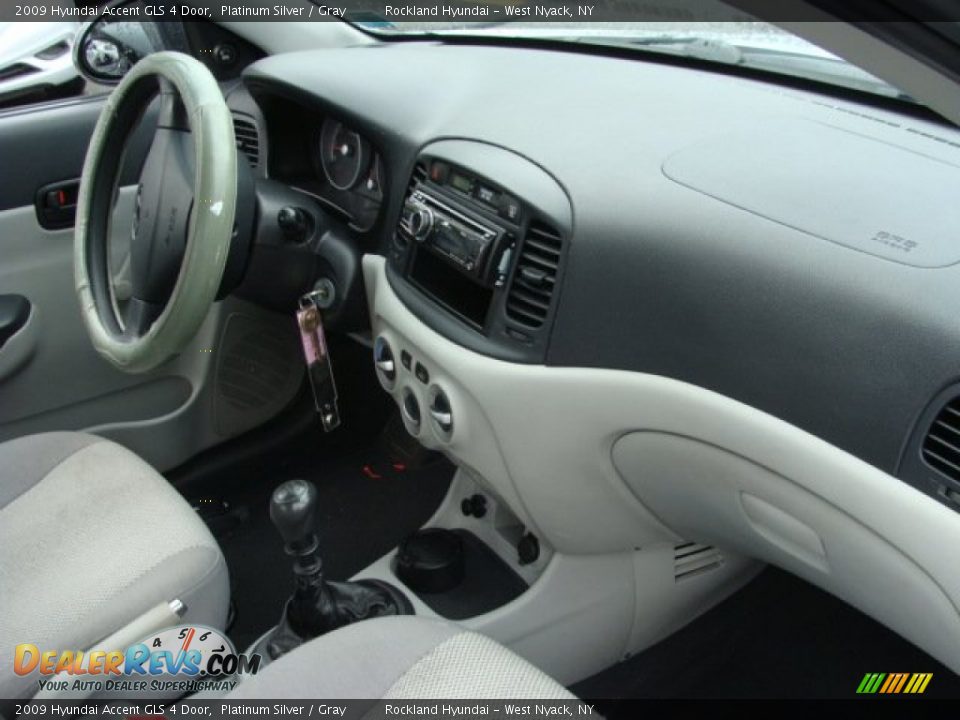 2009 Hyundai Accent GLS 4 Door Platinum Silver / Gray Photo #22