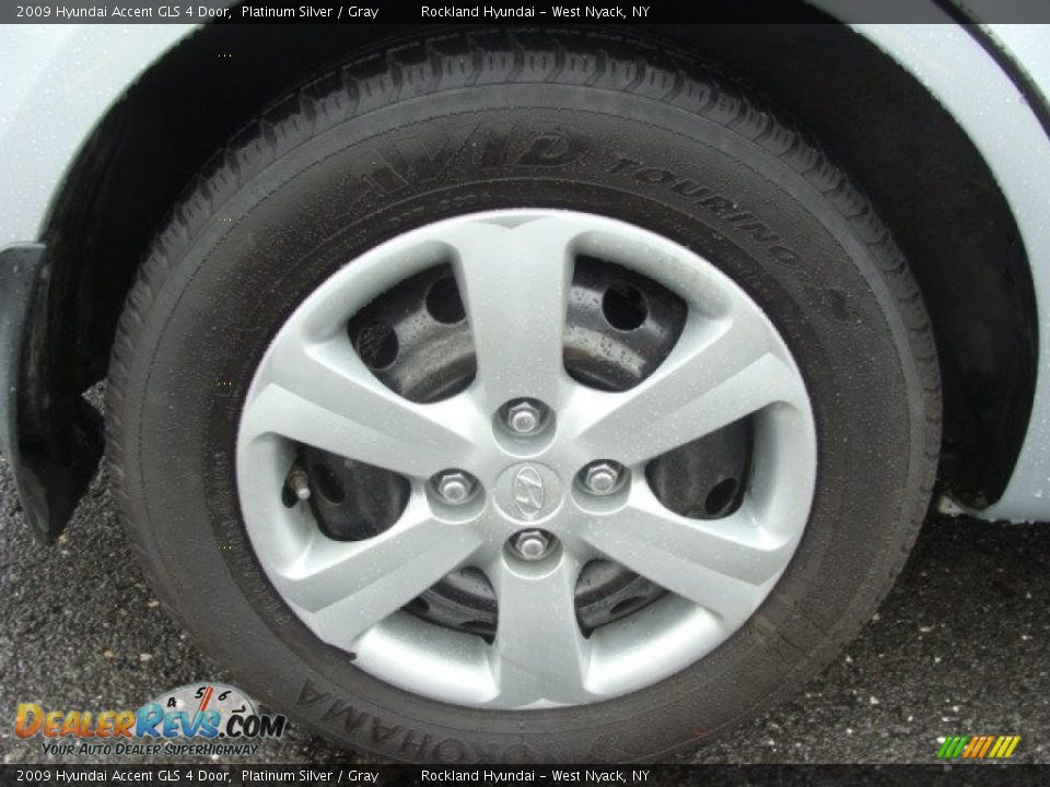 2009 Hyundai Accent GLS 4 Door Platinum Silver / Gray Photo #24