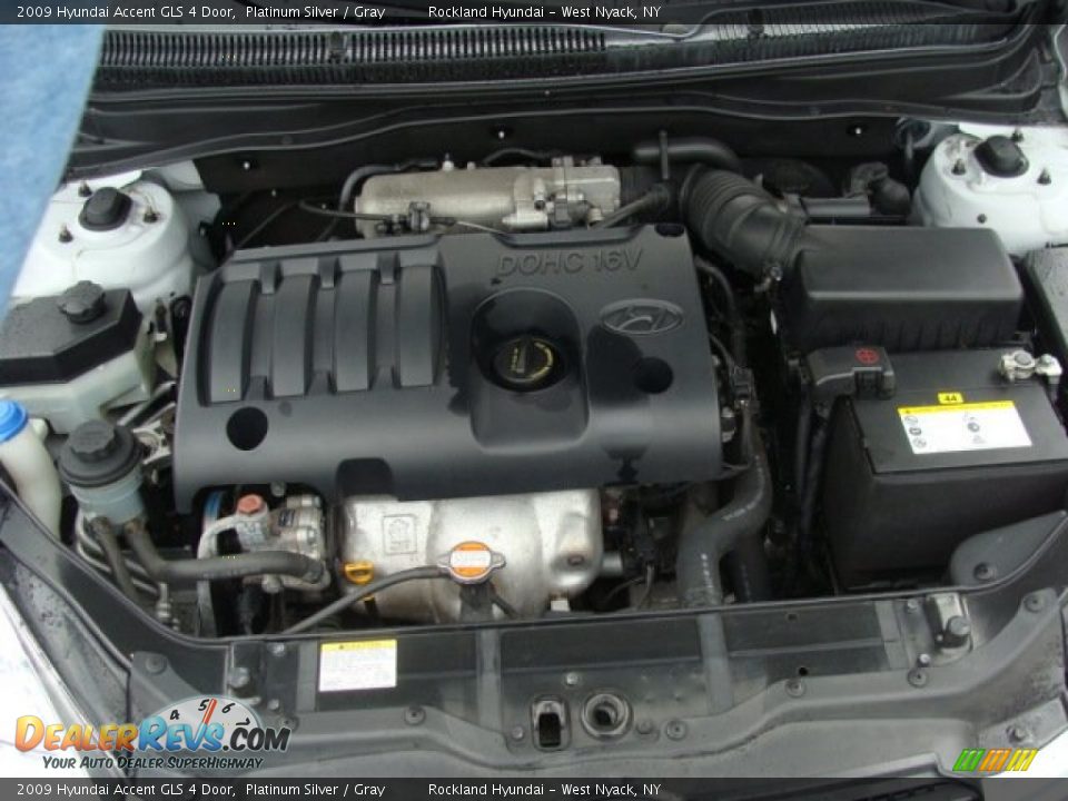 2009 Hyundai Accent GLS 4 Door Platinum Silver / Gray Photo #26