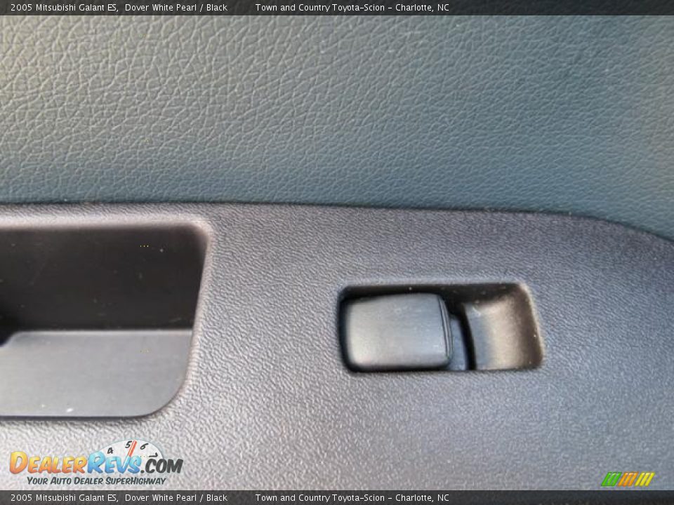 2005 Mitsubishi Galant ES Dover White Pearl / Black Photo #8