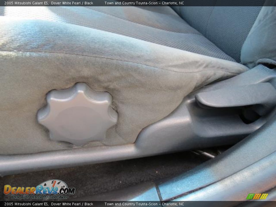 2005 Mitsubishi Galant ES Dover White Pearl / Black Photo #12