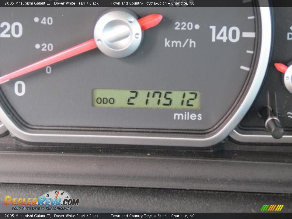 2005 Mitsubishi Galant ES Dover White Pearl / Black Photo #14