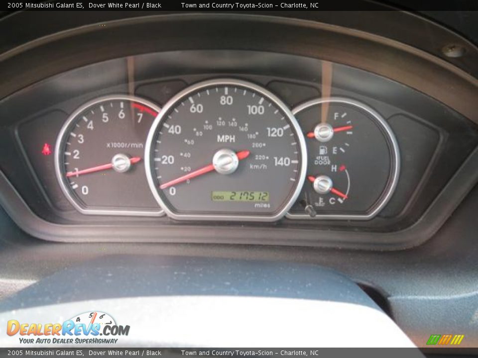 2005 Mitsubishi Galant ES Dover White Pearl / Black Photo #16