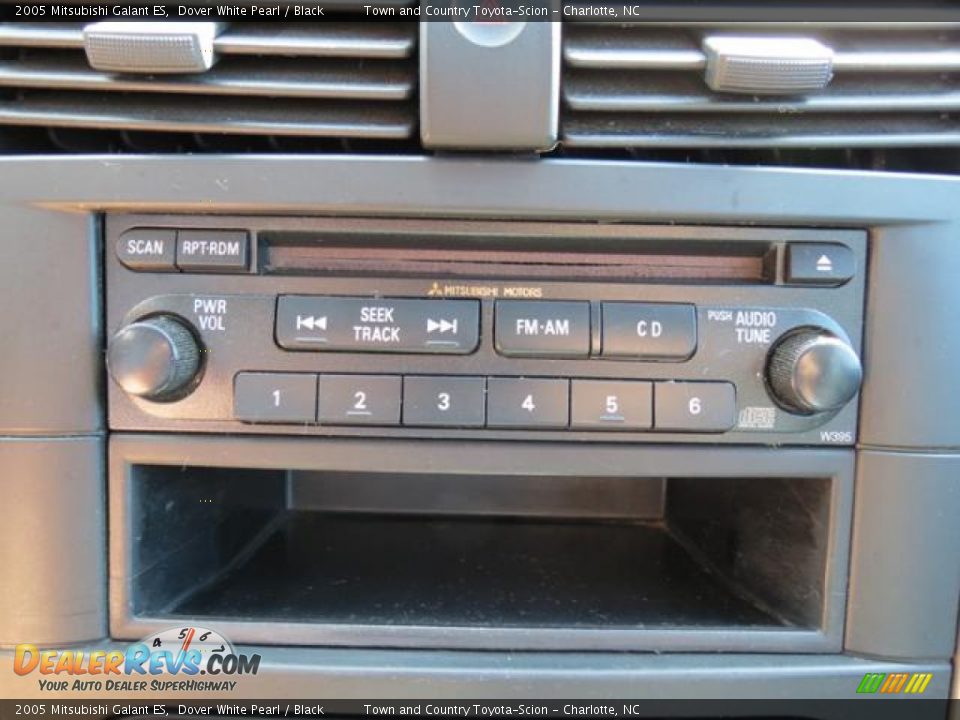 2005 Mitsubishi Galant ES Dover White Pearl / Black Photo #17