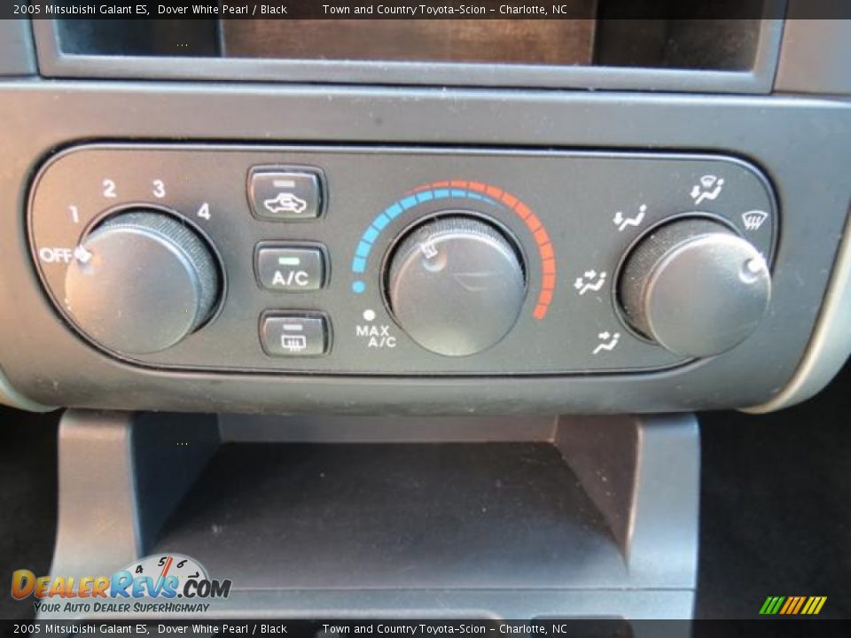 2005 Mitsubishi Galant ES Dover White Pearl / Black Photo #18