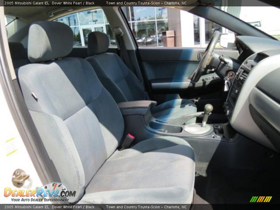 2005 Mitsubishi Galant ES Dover White Pearl / Black Photo #26
