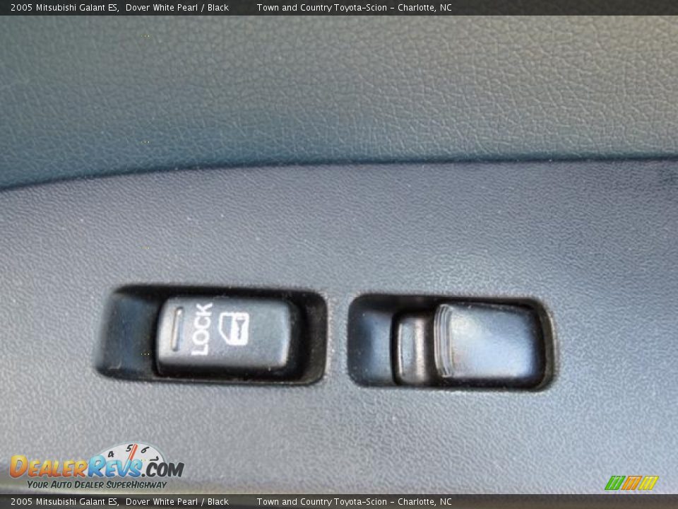 2005 Mitsubishi Galant ES Dover White Pearl / Black Photo #28