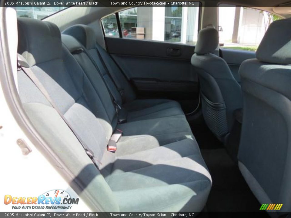 2005 Mitsubishi Galant ES Dover White Pearl / Black Photo #29