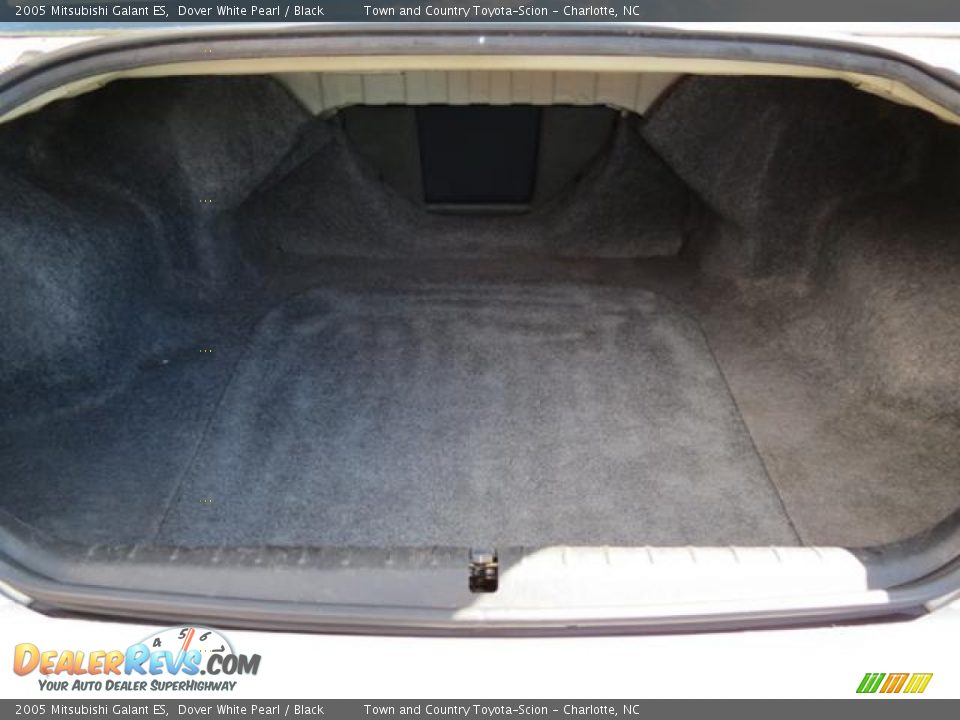 2005 Mitsubishi Galant ES Dover White Pearl / Black Photo #31