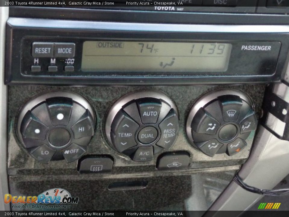 Controls of 2003 Toyota 4Runner Limited 4x4 Photo #21