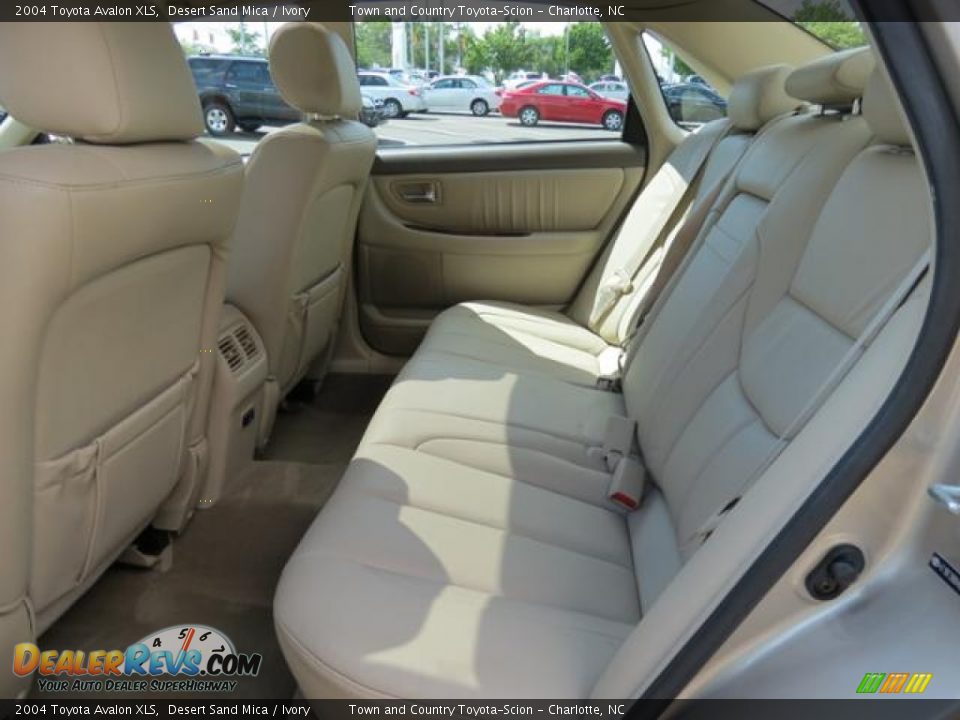 Rear Seat of 2004 Toyota Avalon XLS Photo #7