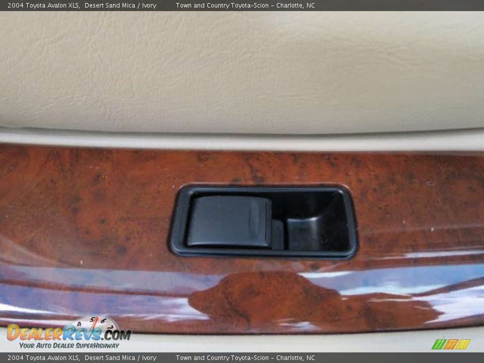 2004 Toyota Avalon XLS Desert Sand Mica / Ivory Photo #8