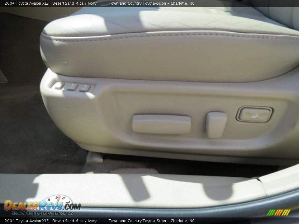 2004 Toyota Avalon XLS Desert Sand Mica / Ivory Photo #11