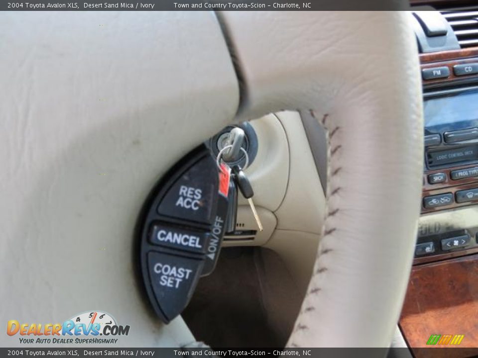 2004 Toyota Avalon XLS Desert Sand Mica / Ivory Photo #26