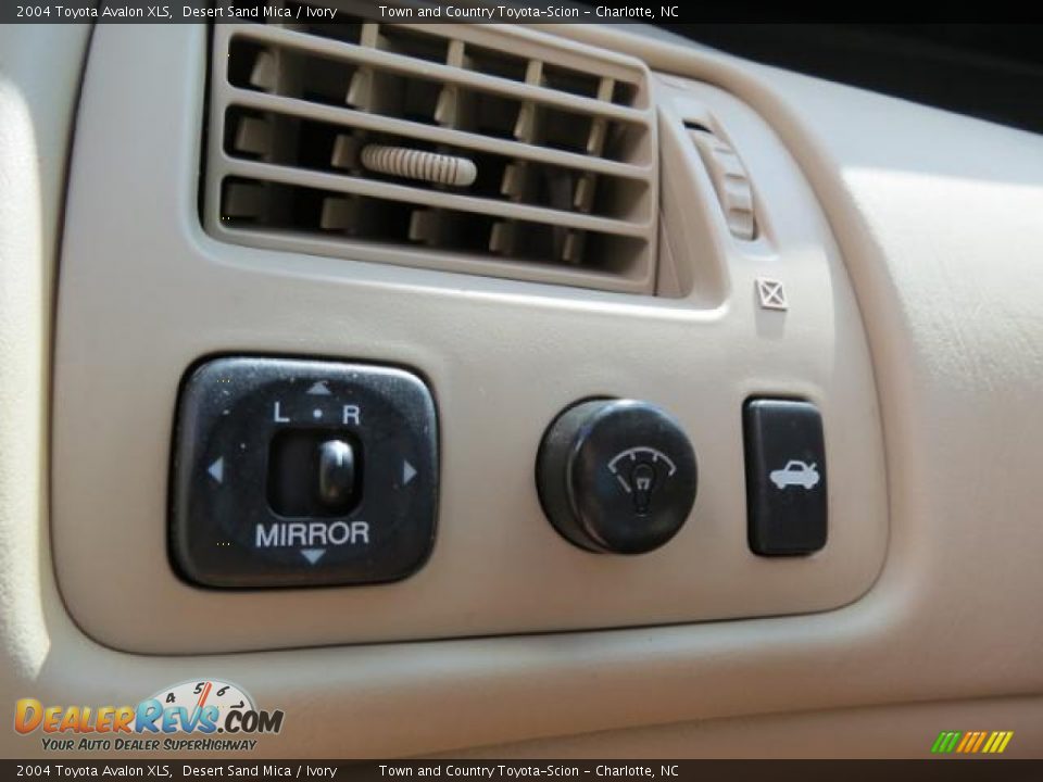 2004 Toyota Avalon XLS Desert Sand Mica / Ivory Photo #27