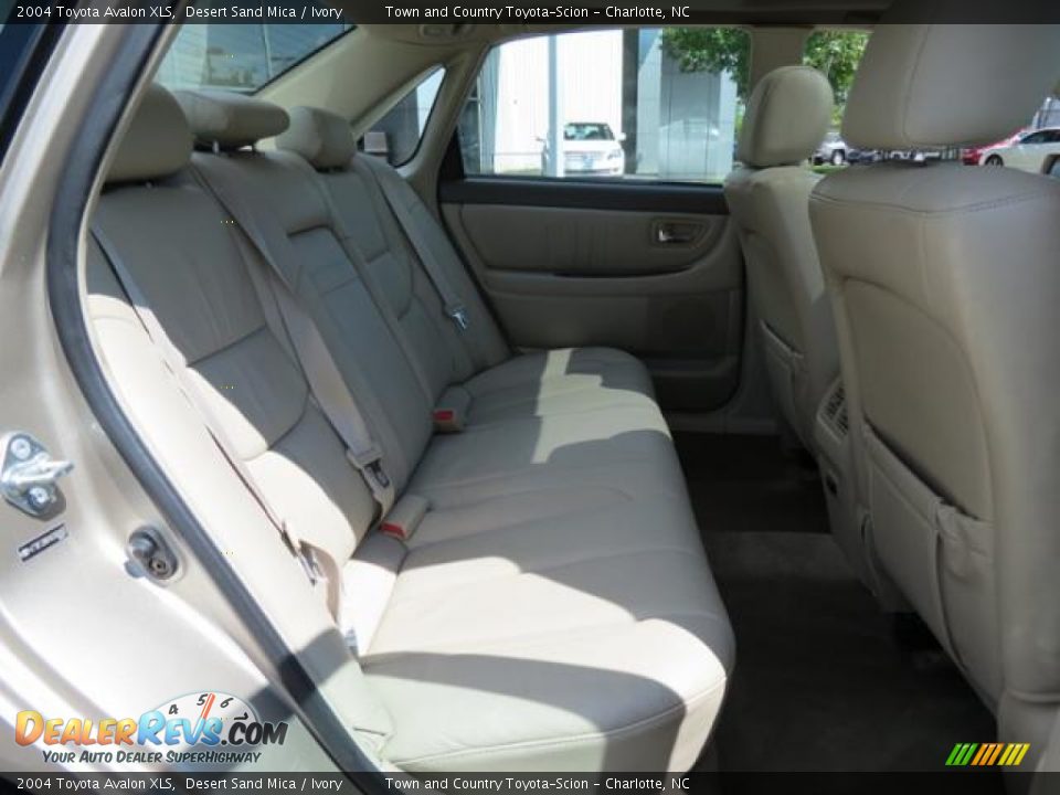 2004 Toyota Avalon XLS Desert Sand Mica / Ivory Photo #31