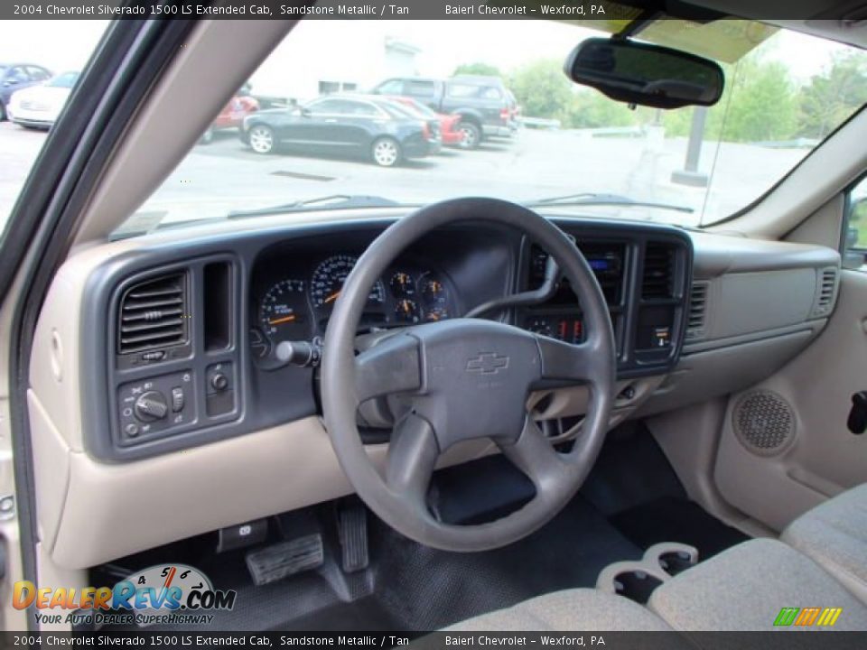 Dashboard of 2004 Chevrolet Silverado 1500 LS Extended Cab Photo #10