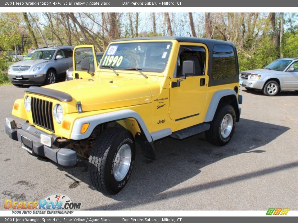 Front 3/4 View of 2001 Jeep Wrangler Sport 4x4 Photo #3