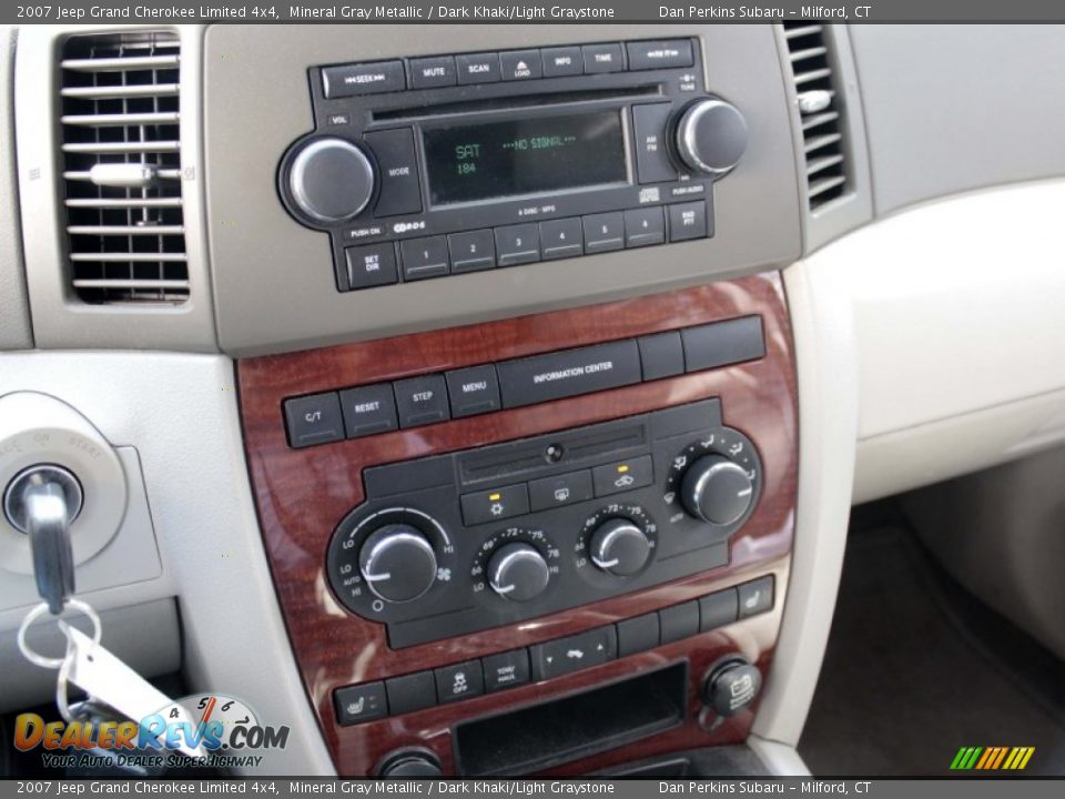 2007 Jeep Grand Cherokee Limited 4x4 Mineral Gray Metallic / Dark Khaki/Light Graystone Photo #13