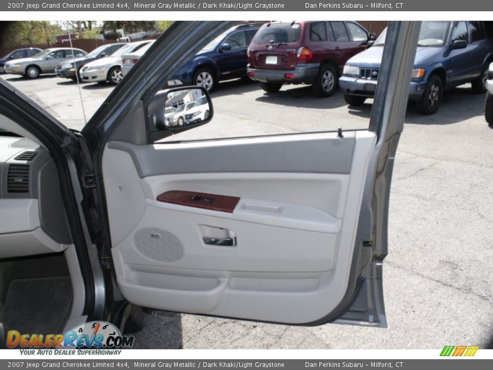 2007 Jeep Grand Cherokee Limited 4x4 Mineral Gray Metallic / Dark Khaki/Light Graystone Photo #17