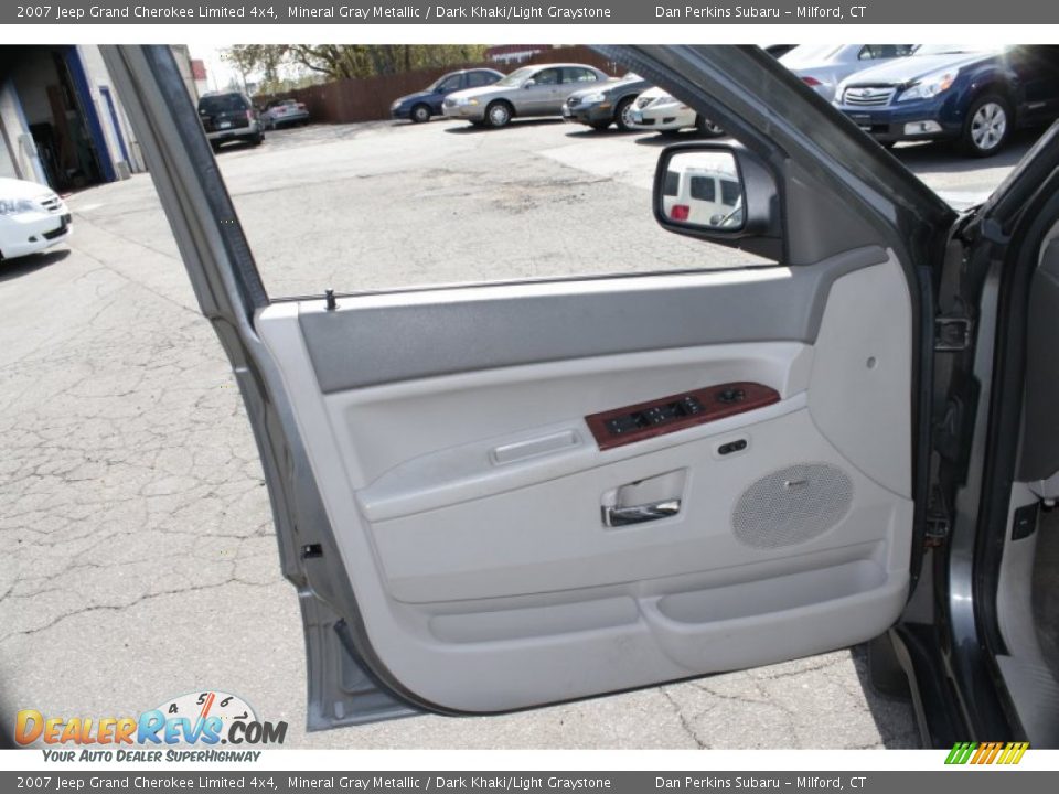 2007 Jeep Grand Cherokee Limited 4x4 Mineral Gray Metallic / Dark Khaki/Light Graystone Photo #18