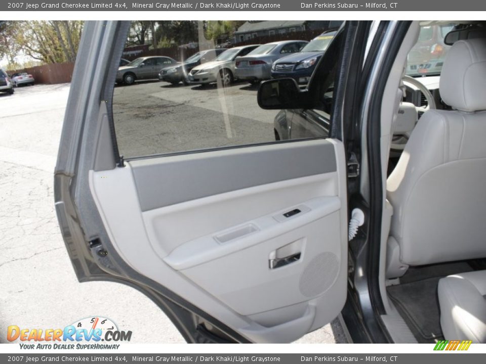 2007 Jeep Grand Cherokee Limited 4x4 Mineral Gray Metallic / Dark Khaki/Light Graystone Photo #19