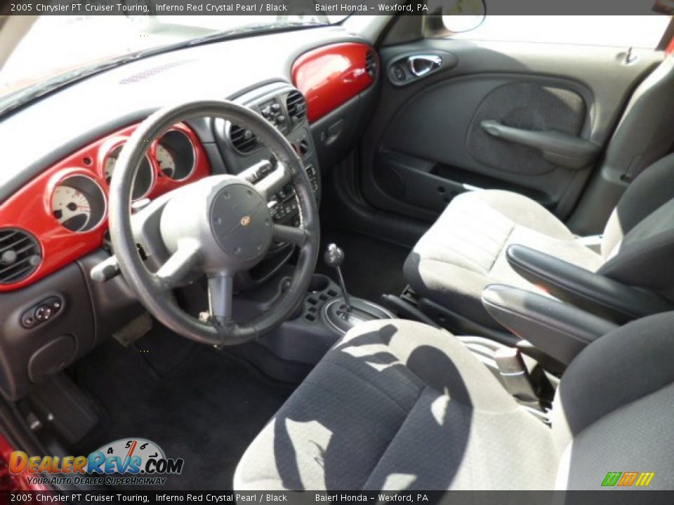 Black Interior - 2005 Chrysler PT Cruiser Touring Photo #17