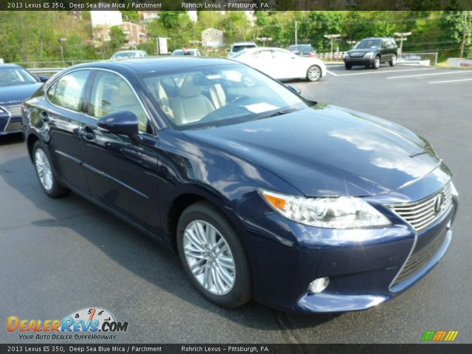 Front 3/4 View of 2013 Lexus ES 350 Photo #6