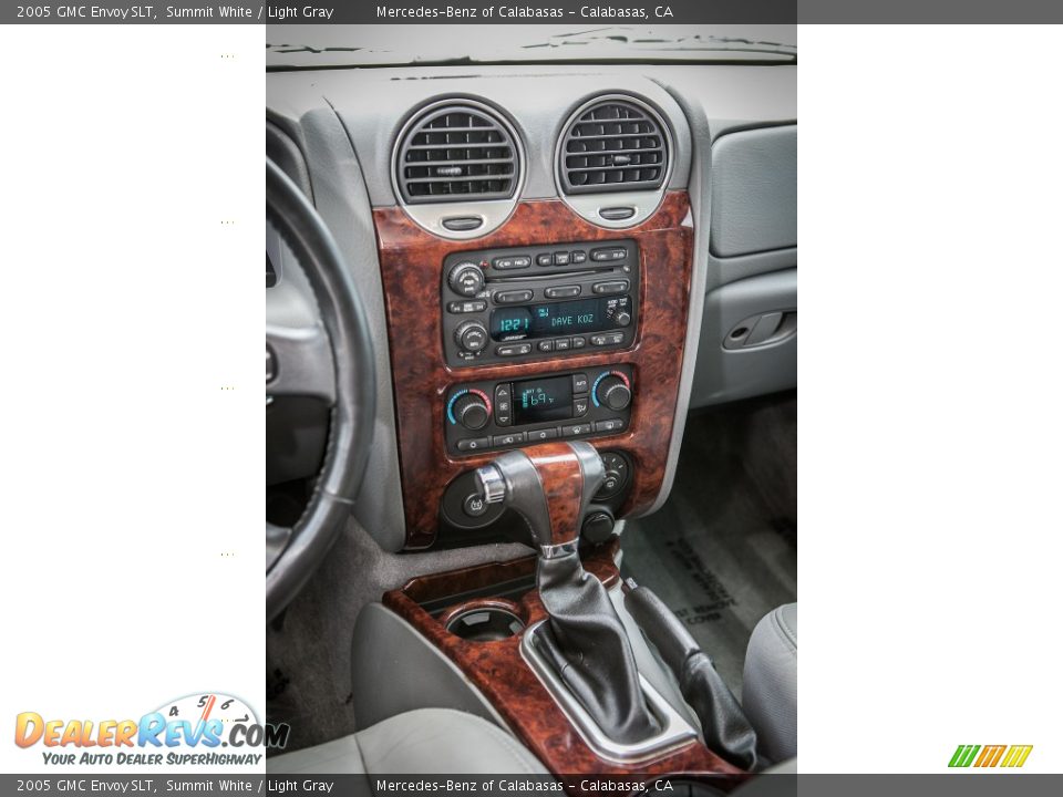 Controls of 2005 GMC Envoy SLT Photo #5
