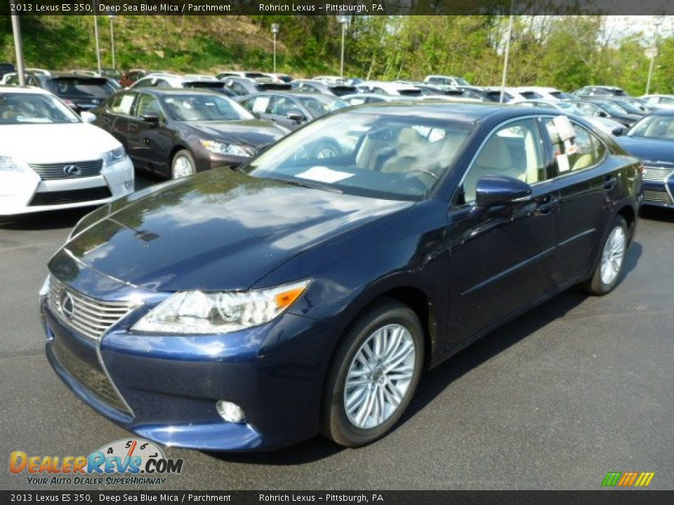 Front 3/4 View of 2013 Lexus ES 350 Photo #8