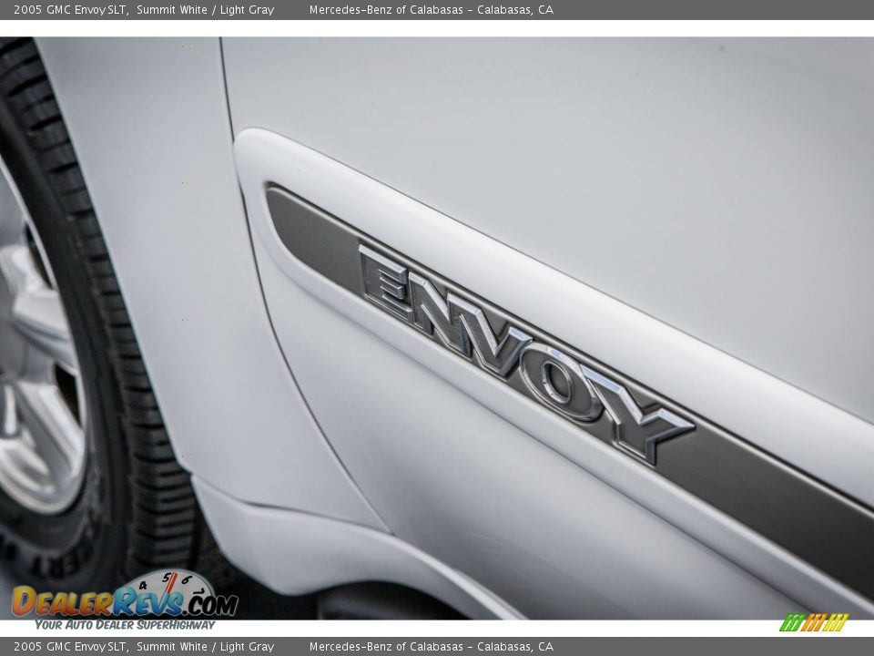 2005 GMC Envoy SLT Summit White / Light Gray Photo #7