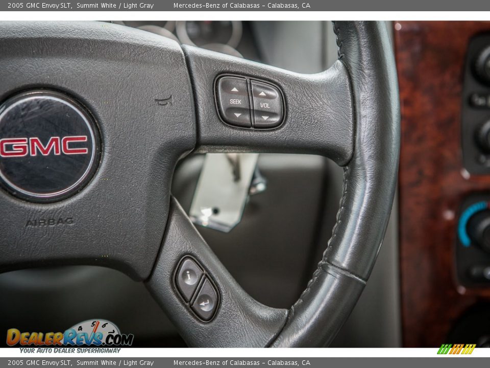 Controls of 2005 GMC Envoy SLT Photo #16