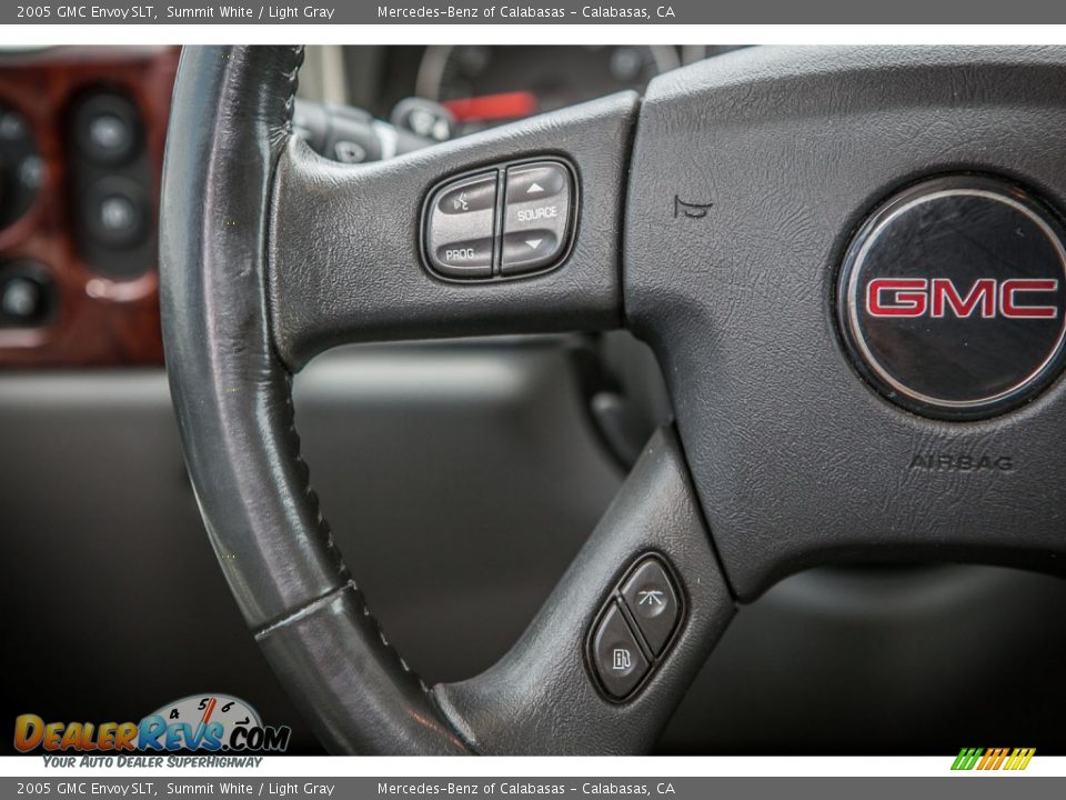 Controls of 2005 GMC Envoy SLT Photo #17