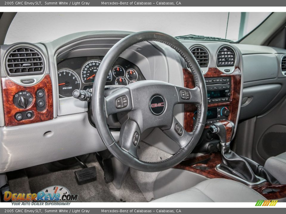 Dashboard of 2005 GMC Envoy SLT Photo #18