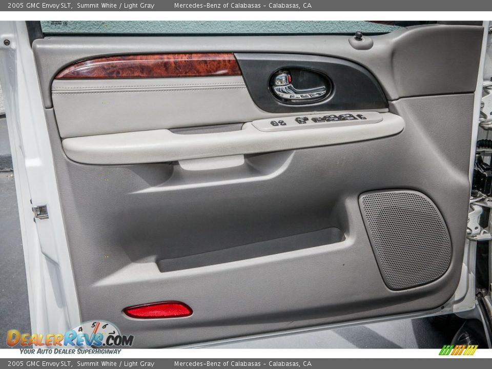 Door Panel of 2005 GMC Envoy SLT Photo #19