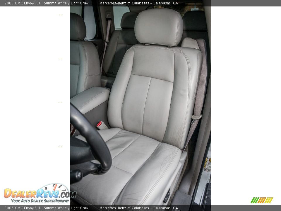 Front Seat of 2005 GMC Envoy SLT Photo #21