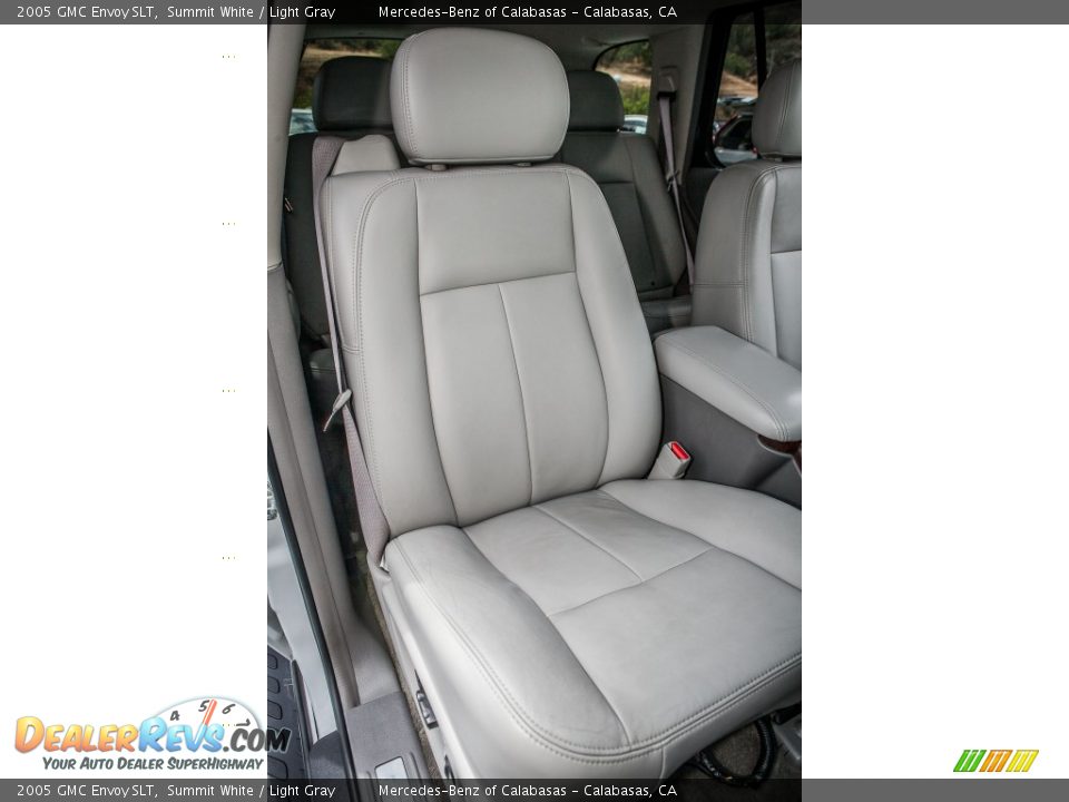 Front Seat of 2005 GMC Envoy SLT Photo #25