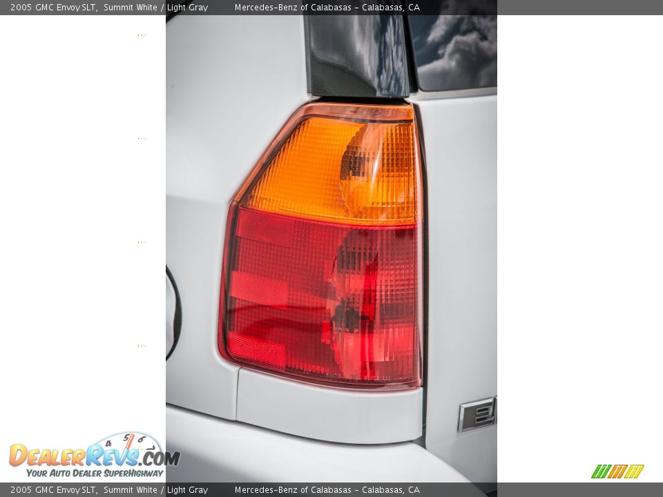 2005 GMC Envoy SLT Summit White / Light Gray Photo #30