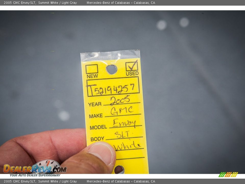 2005 GMC Envoy SLT Summit White / Light Gray Photo #34