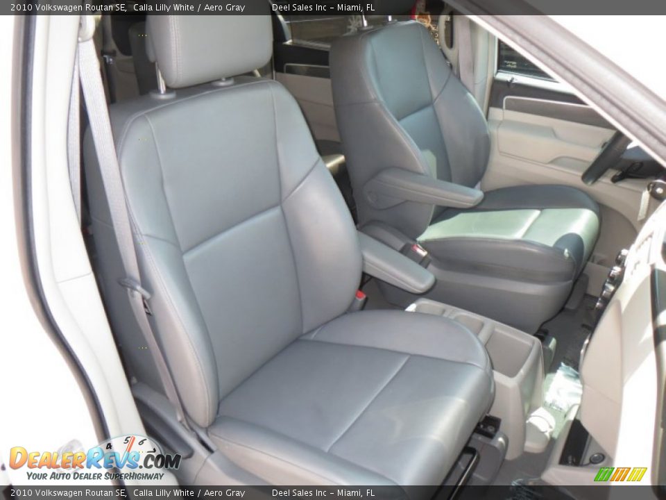 2010 Volkswagen Routan SE Calla Lilly White / Aero Gray Photo #10