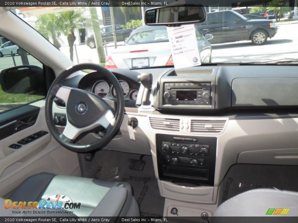 2010 Volkswagen Routan SE Calla Lilly White / Aero Gray Photo #12