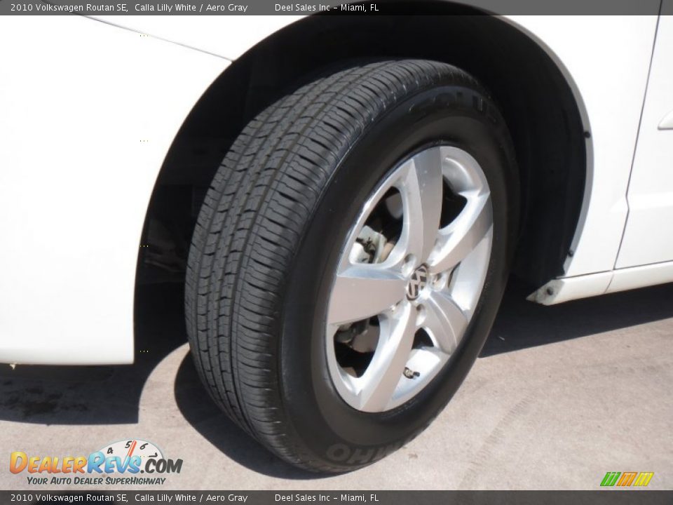 2010 Volkswagen Routan SE Calla Lilly White / Aero Gray Photo #13
