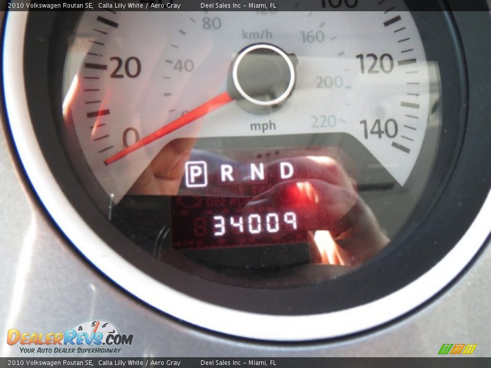 2010 Volkswagen Routan SE Calla Lilly White / Aero Gray Photo #15