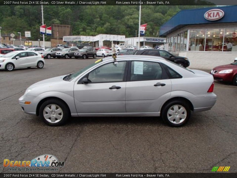 2007 Ford Focus ZX4 SE Sedan CD Silver Metallic / Charcoal/Light Flint Photo #5