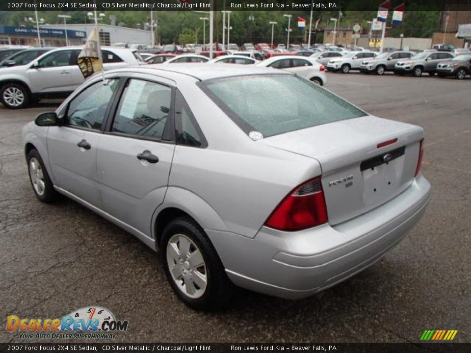 2007 Ford Focus ZX4 SE Sedan CD Silver Metallic / Charcoal/Light Flint Photo #6
