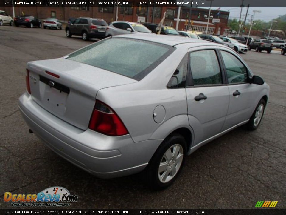 2007 Ford Focus ZX4 SE Sedan CD Silver Metallic / Charcoal/Light Flint Photo #8