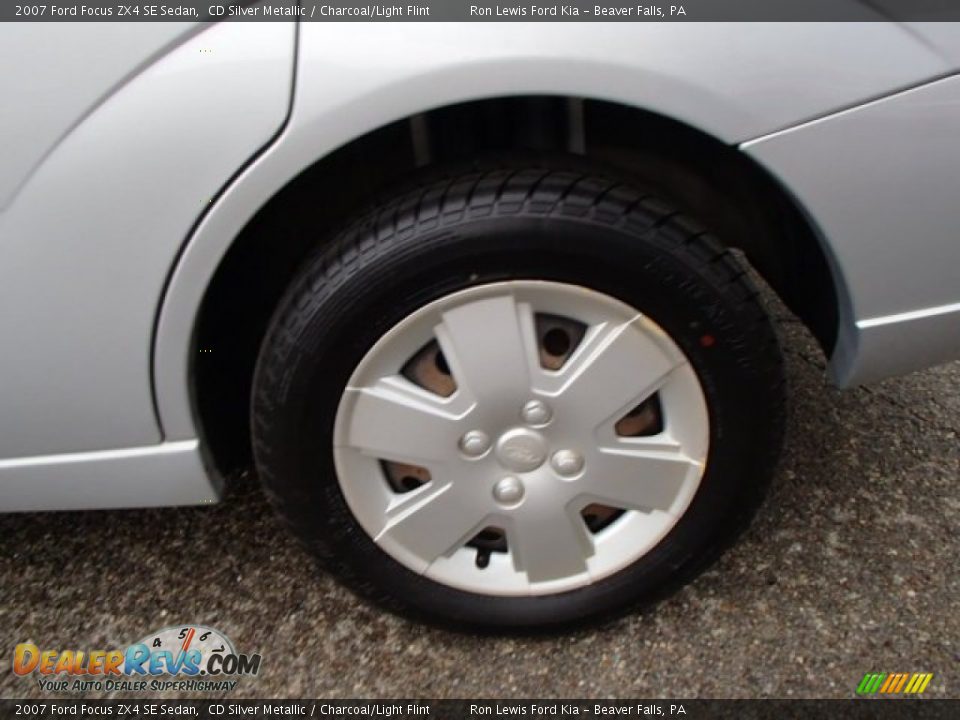 2007 Ford Focus ZX4 SE Sedan CD Silver Metallic / Charcoal/Light Flint Photo #9